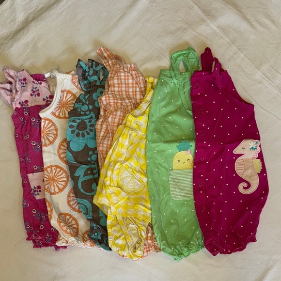 7 Carter’s Romper - Picture 1 of 4